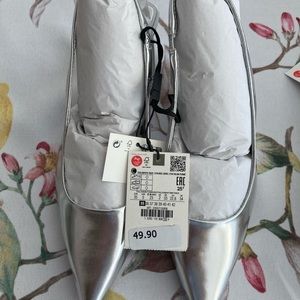 Zara shoes metallic silver size Eur 35, Us 5